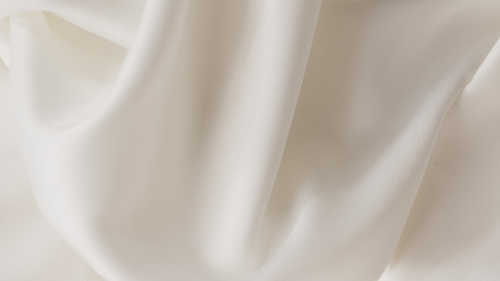 Home cream and brown photographic beauty site launch website
